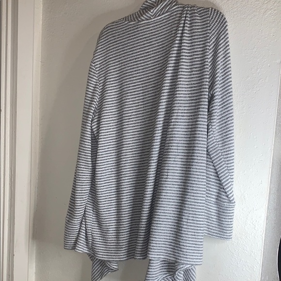 Chico’s  size 3 Striped Gray Women's Sweater - Picture 5 of 5